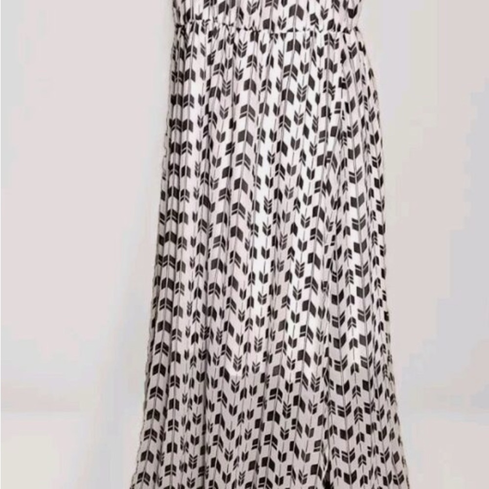 Chic Black and White Patterned Maxi Dress